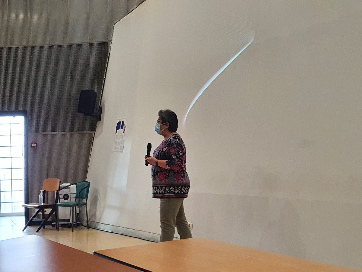 Paul_DyjakV's tweet photo. La @LigneH_SNCF était présente ce matin au #Lycée Camille Saint-Saëns de @Ville_DLB ✍️
6 classes de Seconde sensibilisées :
👉 #Sécurité ferroviaire
👉 Lutte contre les incivilités
👉 Politique de #mixité de l'entreprise 
Des échanges passionnants avec des jeunes intéressés 🤝 https://t.co/pp43YBhIRx