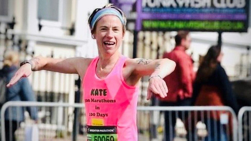 Congratulations to Kate Jayden, from Derbyshire, who has completed a 26.2-mile run each day since January, covering 2,620 miles 

100 miles in 100 days 😮

Absolutely incredible 🏅

bbc.co.uk/news/uk-englan…