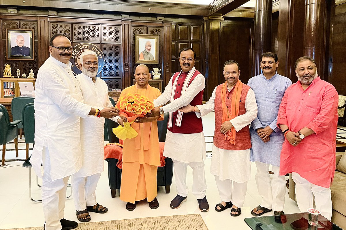 मा• मुख्यमंत्री श्री <a href="/myogiadityanath/">Yogi Adityanath</a> जी से भेंट कर उत्तर प्रदेश स्थानीय प्राधिकारी विधान परिषद चुनाव में अभूतपूर्व विजय की बधाई दी।