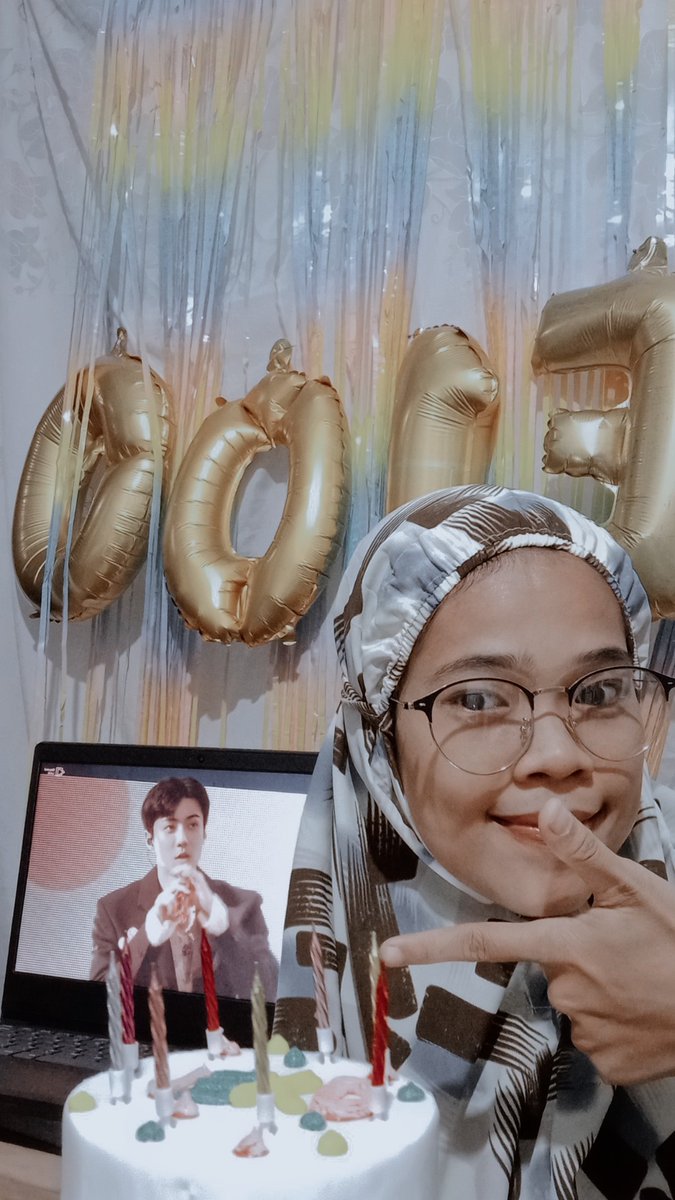 ninefour_osh's tweet photo. #AprilsBlossomSEHUN 🌺
#HappySehunDay #SEHUN https://t.co/MXnTONMceY
