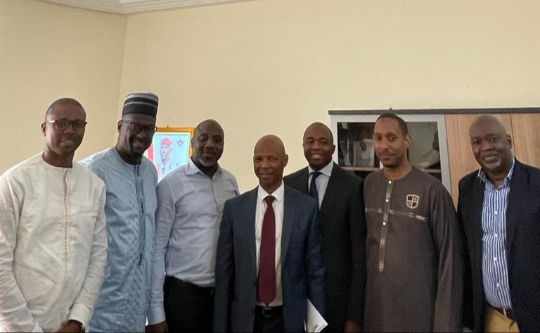 MAMRI_GN's tweet photo. Une délégation de la #MAMRI a été reçue dans la journée du lundi par la Direction générale de l’@AnaficG, EPA chargé de la gestion du #FNDL et véritable levier de mise en œuvre en milieu rural de la stratégie de réduction de la pauvreté (…)
https://t.co/0jhouWqNB5
#Kibaro https://t.co/54pFGLFvQy