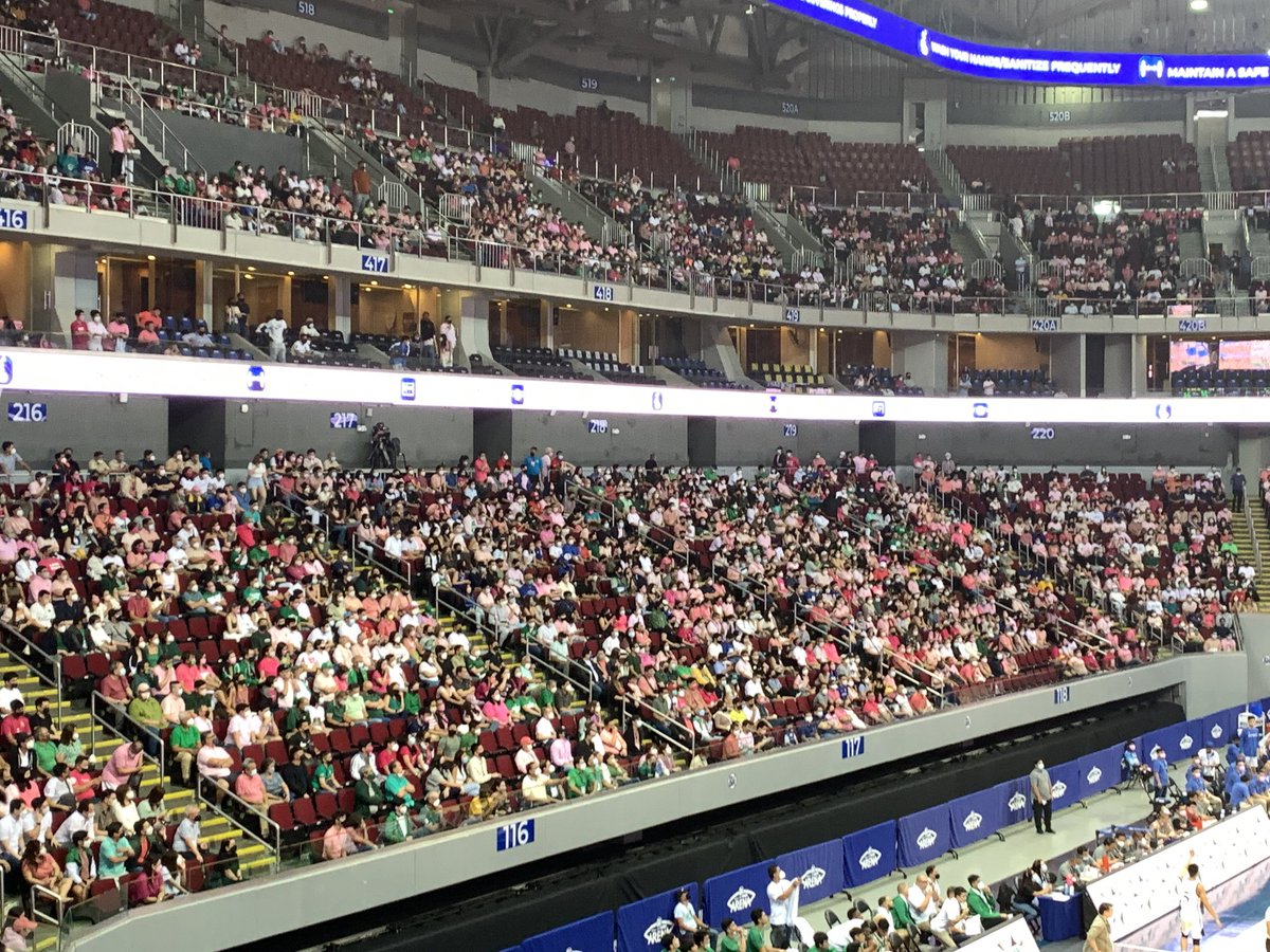 newswatchplusph's tweet photo. LOOK: It’s a sea of pink inside the Mall of Asia Arena as fans from rival schools Ateneo and La Salle join forces to show support for presidential candidate VP Leni Robredo | @PaulineVerzosa https://t.co/jl59OX2ZII