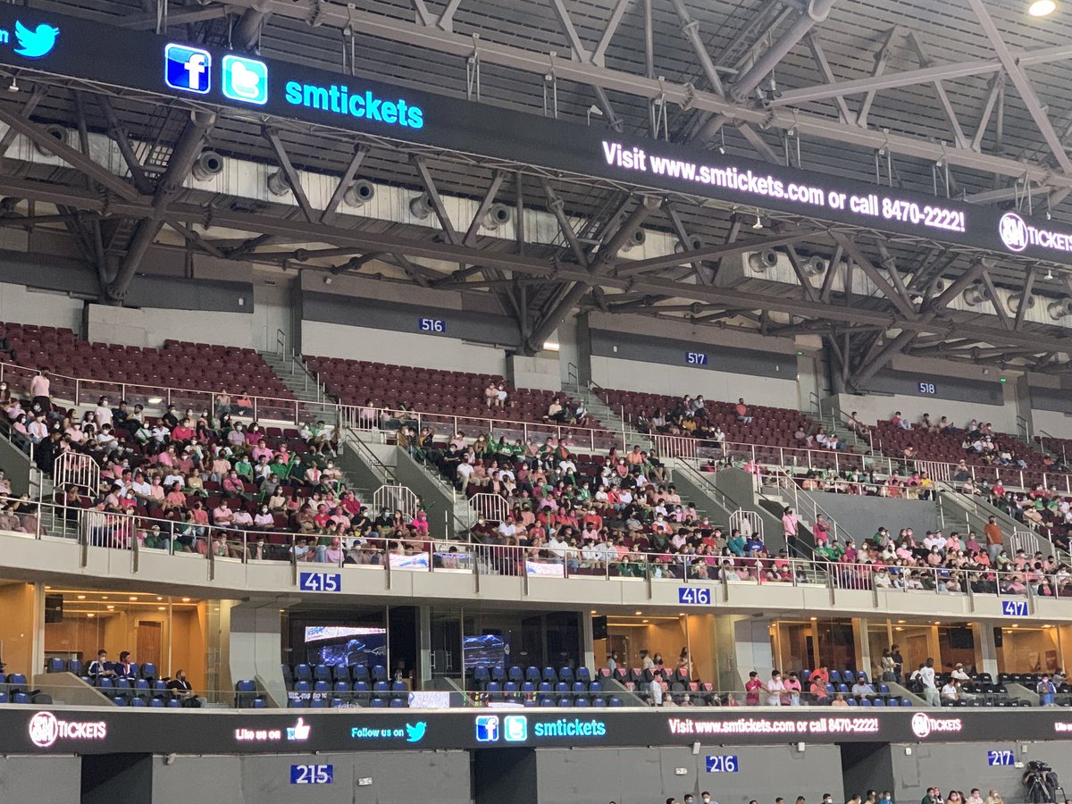 newswatchplusph's tweet photo. LOOK: It’s a sea of pink inside the Mall of Asia Arena as fans from rival schools Ateneo and La Salle join forces to show support for presidential candidate VP Leni Robredo | @PaulineVerzosa https://t.co/jl59OX2ZII
