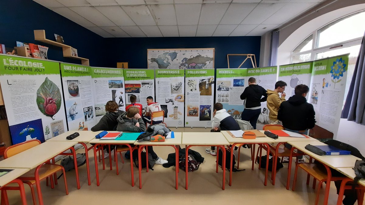 AymardLp's tweet photo. Expo cartooning for peace au Lycée:
Cette semaine les élèves poursuivent leur travail sur la presse. Il s'agit de découvrir des dessins de presse de plus de 200 dessinateurs du monde en entier qui tentent de réveiller les consciences autour des dérèglements globaux. https://t.co/fe5CYvfkMC