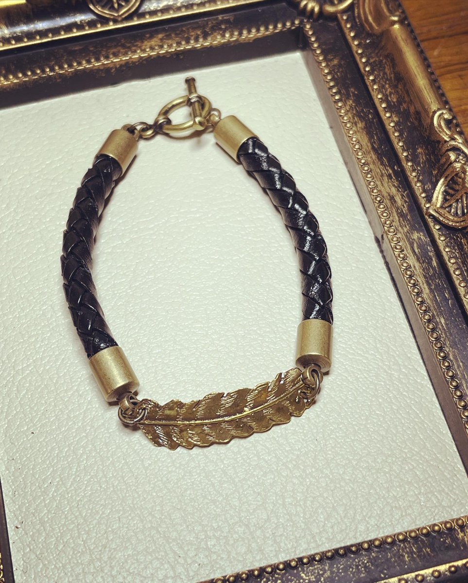 CatwalkBijoux's tweet photo. Catwalk Bijoux
新作 シマフクロウの羽レザー
ブレスレット
ブラックレザータイプ
Catwalk Bijoux 初のメンズアクセサリーが登場!!
#catwalkbijoux#handmadeaccessory #blacelet #owlwings #brass #mens #original #leather #black #vintage #koenji #レザーブレスレット#猛禽類#シマフクロウ https://t.co/JrXtjV2wTy
