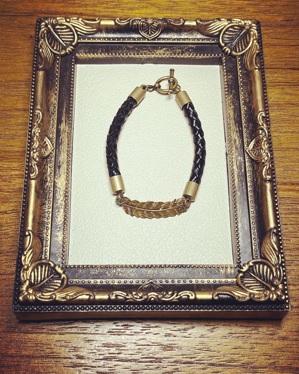 CatwalkBijoux's tweet photo. Catwalk Bijoux
新作 シマフクロウの羽レザー
ブレスレット
ブラックレザータイプ
Catwalk Bijoux 初のメンズアクセサリーが登場!!
#catwalkbijoux#handmadeaccessory #blacelet #owlwings #brass #mens #original #leather #black #vintage #koenji #レザーブレスレット#猛禽類#シマフクロウ https://t.co/JrXtjV2wTy