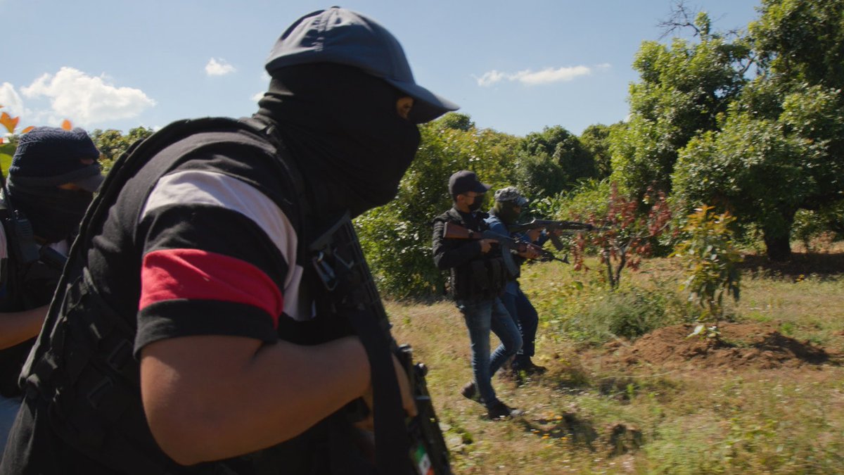 callirachel's tweet photo. In #Michoacan, locals have begun arming themselves into militias to protect avocado farms against cartels. These guys were doing patrols + vehicle checks when we joined them. The day we filmed, many were called away to fight the Jalisco Cartel in a neighbouring town. #DatelineSBS https://t.co/7DvqtqZ2P9