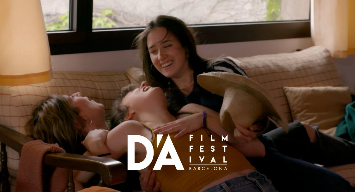 AlbaSotorra's tweet photo. Molt contentes d'anunciar que estrenem el curt "Les altres coses que ens separen" al @DAFilmFestival 💜 No us perdeu el curtmetratge d' Elena Ballvé i Àlex Ganzter, produït per la casa, el 08/05/2022 a les 21:00h, al HALL del @cececebe 🎬

🎟️ Entrades a: 
https://t.co/sU0IIq10Sb https://t.co/ftCIc1euIe