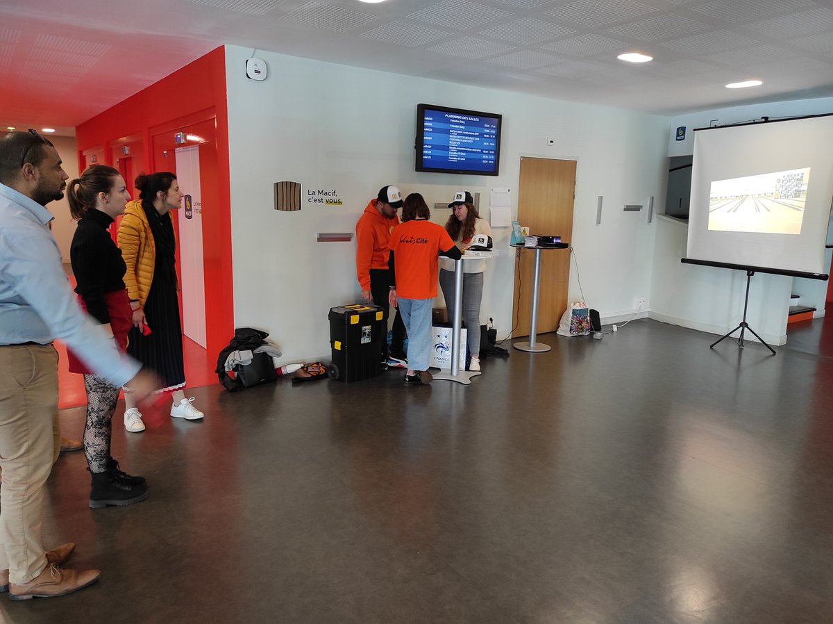 SilverGeekFr's tweet image. Plus de 1000 € ont déjà été récoltés hier lors du #DéfiSilverGeekMacif par une centaine de collaborateurs et collaboratrices de la @MacifAssurances à Niort et à Paris. Le défi continu toute la semaine sur @DiffuzSolidaire toujours au profit de @ClinatecFDD.