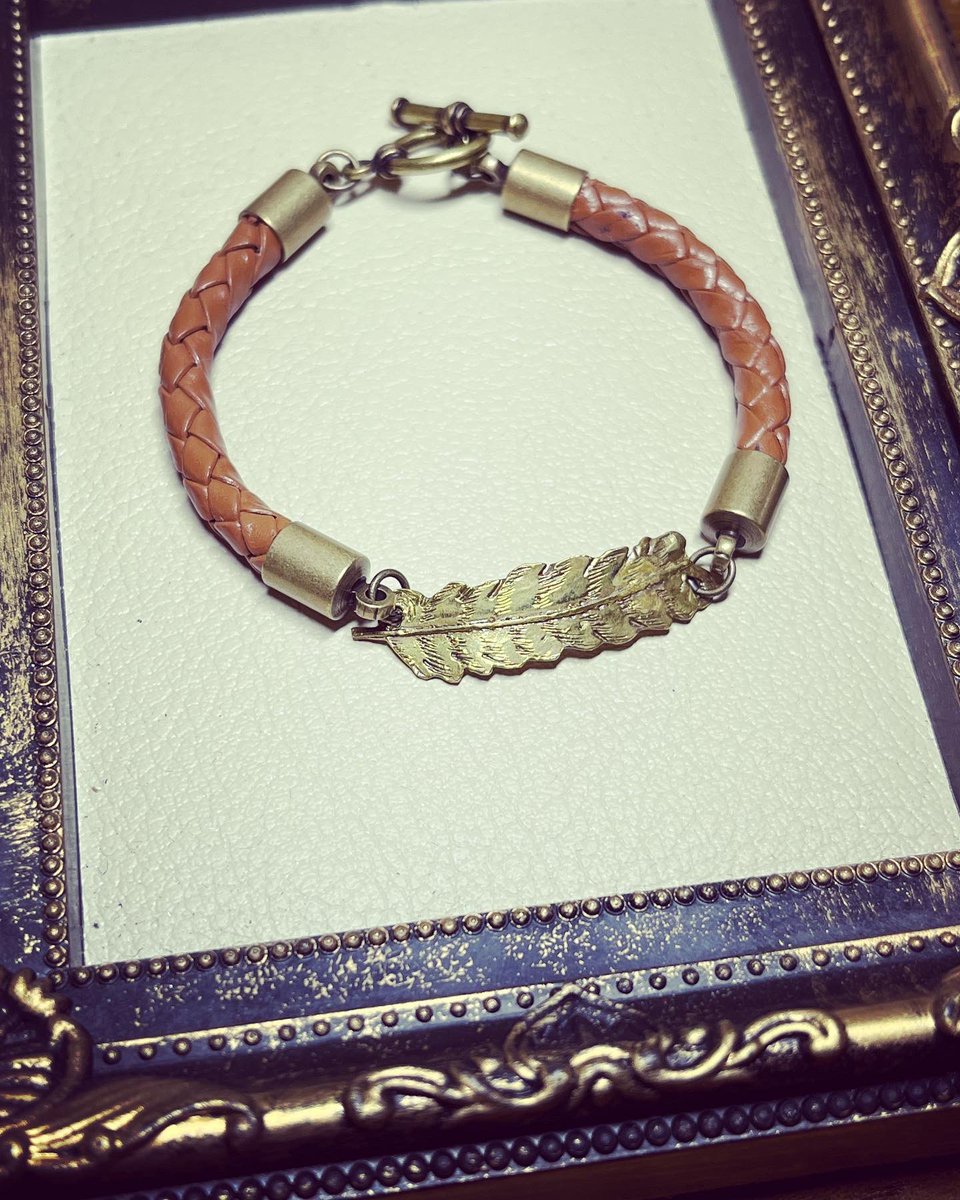 CatwalkBijoux's tweet photo. Catwalk Bijoux
新作シマフクロウの羽レザー
ブレスレット
キャメルレザータイプ
Catwalk Bijoux 初のメンズアクセサリーが登場!!
#catwalkbijoux #blacelet #leather #camel #blass #vintage #koenji #mens #owlwings #真鍮#彫金#レザーブレスレット #シマフクロウの羽#猛禽類 https://t.co/4QfLaCywkB