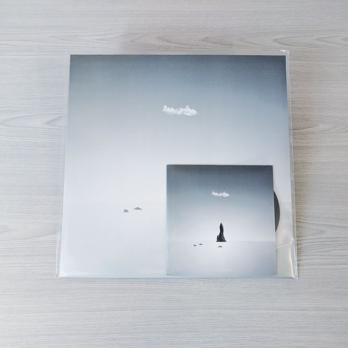 normanrecords's tweet photo. JUST IN: 'Vibrations Of The Sun' by Vibrations Of The Sun

Christopher Cordoba and Paul Frederick of Jack Adaptor join heads for this debut LP, a heady mix of drone, dream pop, and outsider rock.

https://t.co/MtGfkvZ9TD https://t.co/cwObEJmVeB