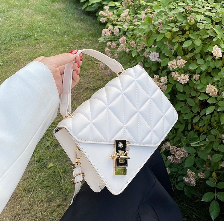 heavensdew_co's tweet photo. You can never say no to a white colour handbag! ๐ค
Everything is BELOW RM50 ๐คฉ
#PutMeInYourCart https://t.co/46xvsOEJ4I