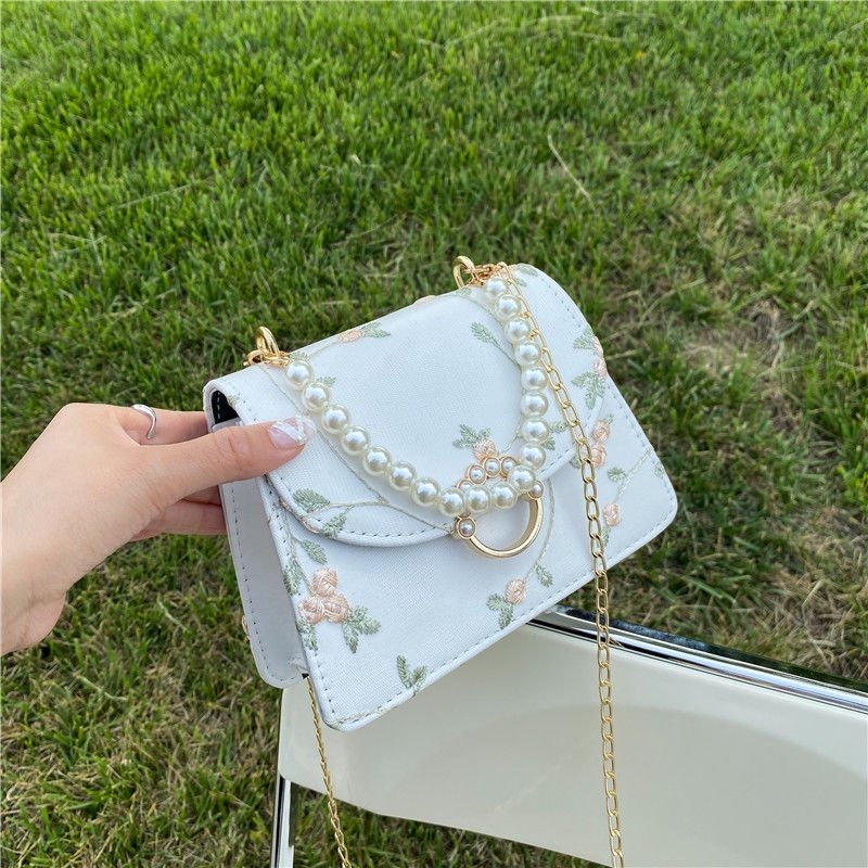 heavensdew_co's tweet photo. You can never say no to a white colour handbag! ๐ค
Everything is BELOW RM50 ๐คฉ
#PutMeInYourCart https://t.co/46xvsOEJ4I