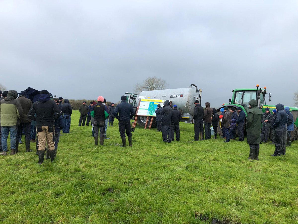 MunsterBovine's tweet photo. Some really good crowds despite the rain ☔️ listening to the @munsterbovine team &amp; all at the @TeagascKyLk Signpost farm walk at Kieran, Declan &amp; Eileen Murphy's Farm, Effin, Co Limerick🐄@TeagascSignpost @TeagascGrass10 #Breeding22 #SuperiorGenetics #Dairy https://t.co/7RxgUxQ4WU