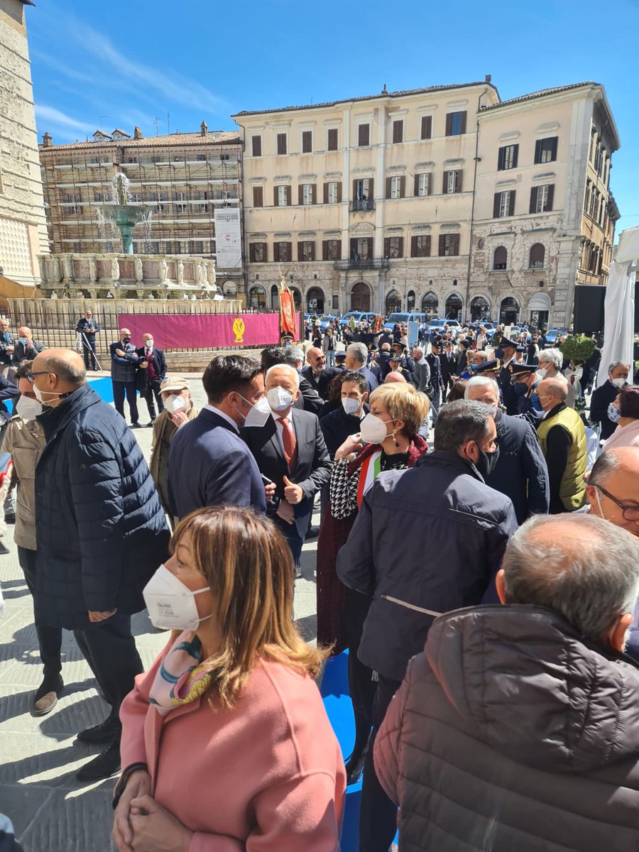 LBriziarelli's tweet photo. Questa mattina a #Perugia per celebrare i 170anni della #Polizia di Stato. Un dovere e un onore poter essere, oggi, al fianco di uomini e donne che hanno scelto di rischiare la vita tutti i giorni per #difendere gli #italiani. Grazie per #essercisempre #polizia https://t.co/f7NRQfJX3c