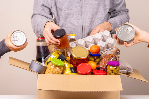 PNS_MN's tweet photo. 'We're Scraping By': Hunger Concerns Spur Calls for Higher SNAP Eligibility https://t.co/GT8Y8prlG7 https://t.co/YkkvOSCDNx