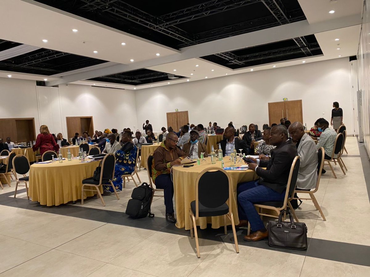 benedictelabam1's tweet photo. HappeningNow : Mme Huguette Kasongo, de la #CGND, parle de #DSSR et de la lutte contre les avortements clandestins.
#DialogueIntergénérationnel
@IpasOrg
@MakokiYaMwasi
@Asrjrdcongo https://t.co/Djgm05sBd7
