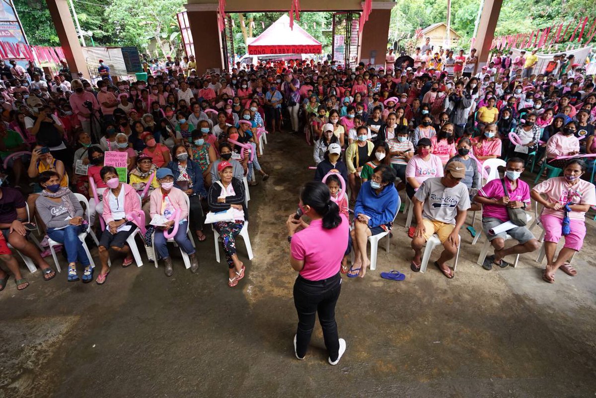 aikarobredo's tweet photo. Spent the day going around 3rd district of Camarines Sur to proudly campaign for Cong. Gabby Bordado, Team Leni-Kiko and Tropang Angat. Marhay na Aika asin Dios mabalos!! 🌸🌸 https://t.co/11LbhZft9g