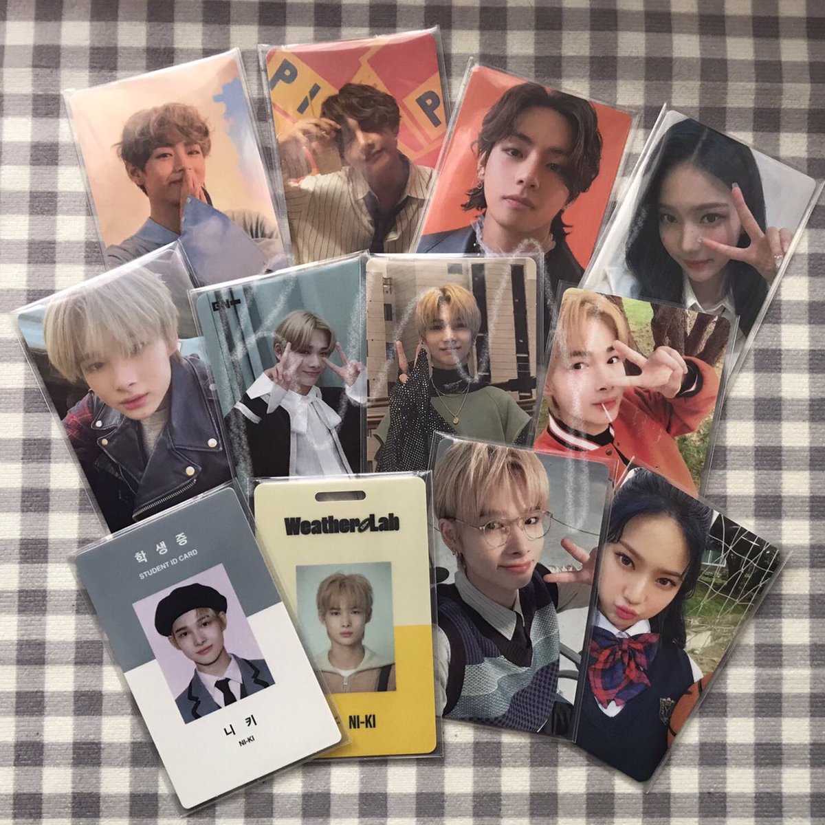 gyulpc's tweet photo. ic wts lfb ph
➝ 90% sure !

ʚ non-txt pcs qs ɞ
❅ ₱12,010 set price, see pbd
❅ all are onhand &amp; in mint condi
++ might remove riki’s target pob
(!!) you may start looking for kahatis
—— will transact &amp; ship to one person only

if someone’s interested w the whole set lmk ! ◡̈ https://t.co/ej1g2vDYlg