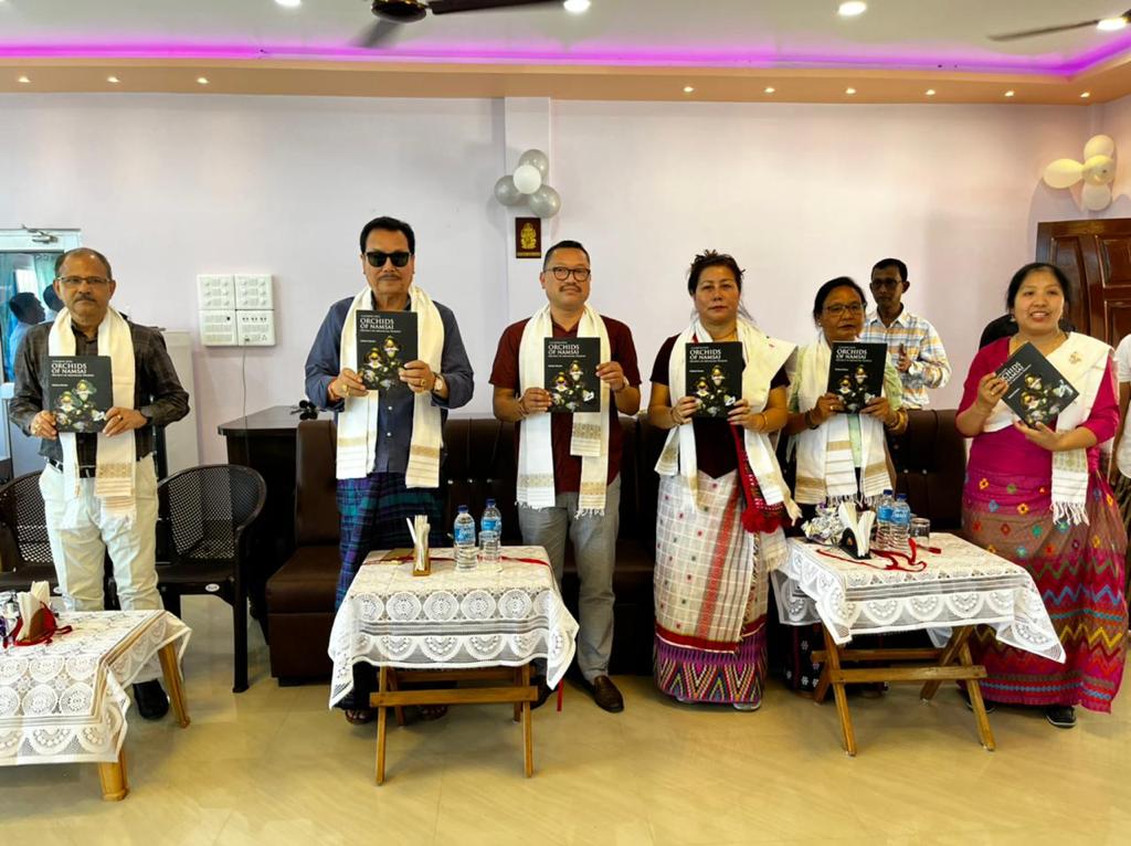 ZingnuChau's tweet photo. Attended the unveiling ceremony of the book titled 'A glimpse into Orchids of Namsai District of Arunachal Pradesh' at Tengapani, written by our own scientist from the state-Dr. Krishna Chowlu Ji, Scientist Botanical Survey of India (BSI)

@byadavbjp @PemaKhanduBJP
@ChownaMeinBJP https://t.co/iPBpOib5B7