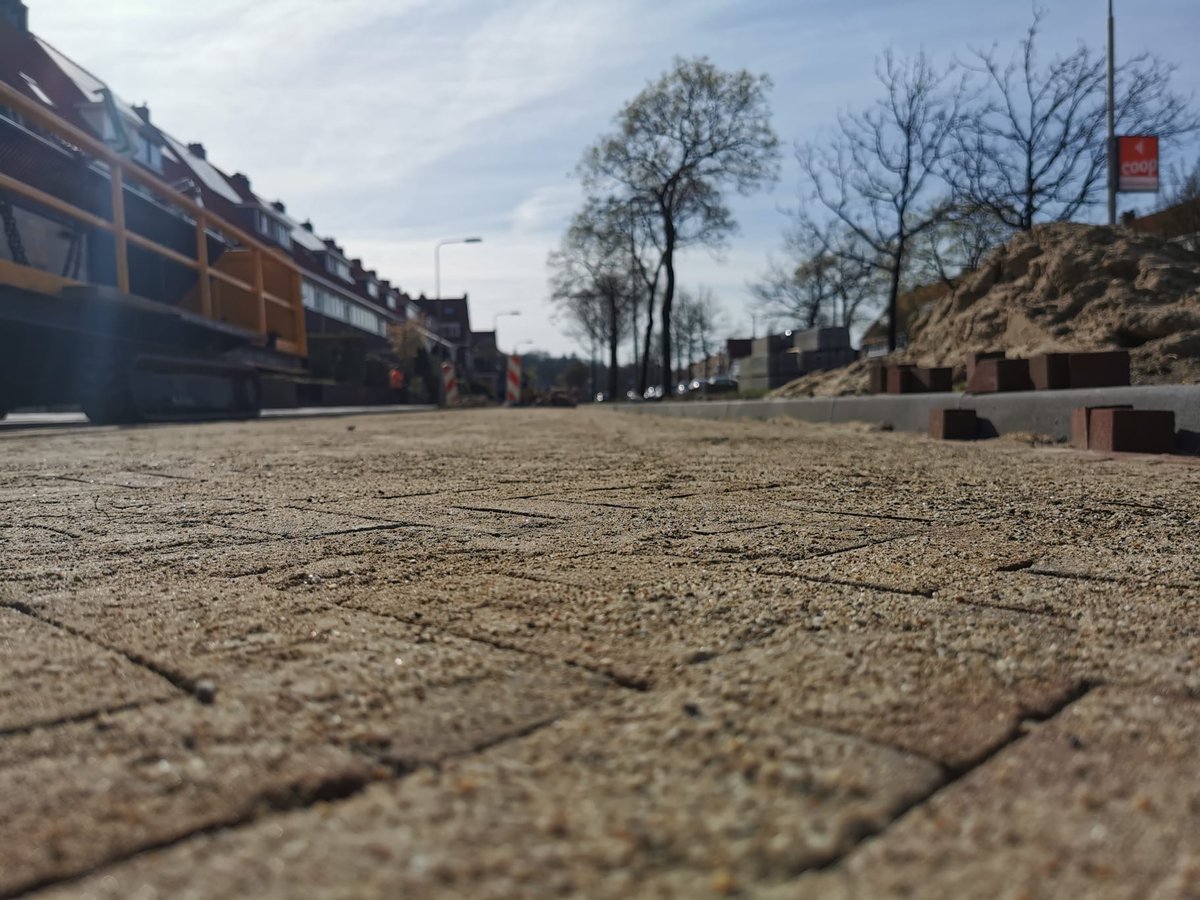 InfraVan's tweet photo. Voor onze vast opdrachtgever de @Gemeentearnhem hebben wij het #project “oplossen wateroverlast Cattepoelseweg” in uitvoering.

🟡🔴 👷🏻‍♂️👷🏻‍♀️ 🚧 🚮 🦺 ♻️ 🚛

#vandalen #infra &amp; #milieu #containers #reiniging #huissen #arnhem https://t.co/NQuDZ5OIPq