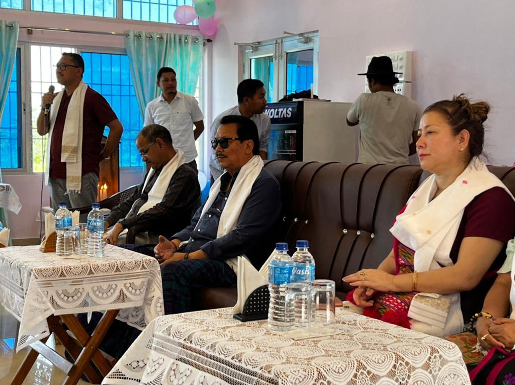 ZingnuChau's tweet photo. Attended the unveiling ceremony of the book titled 'A glimpse into Orchids of Namsai District of Arunachal Pradesh' at Tengapani, written by our own scientist from the state-Dr. Krishna Chowlu Ji, Scientist Botanical Survey of India (BSI)

@byadavbjp @PemaKhanduBJP
@ChownaMeinBJP https://t.co/iPBpOib5B7