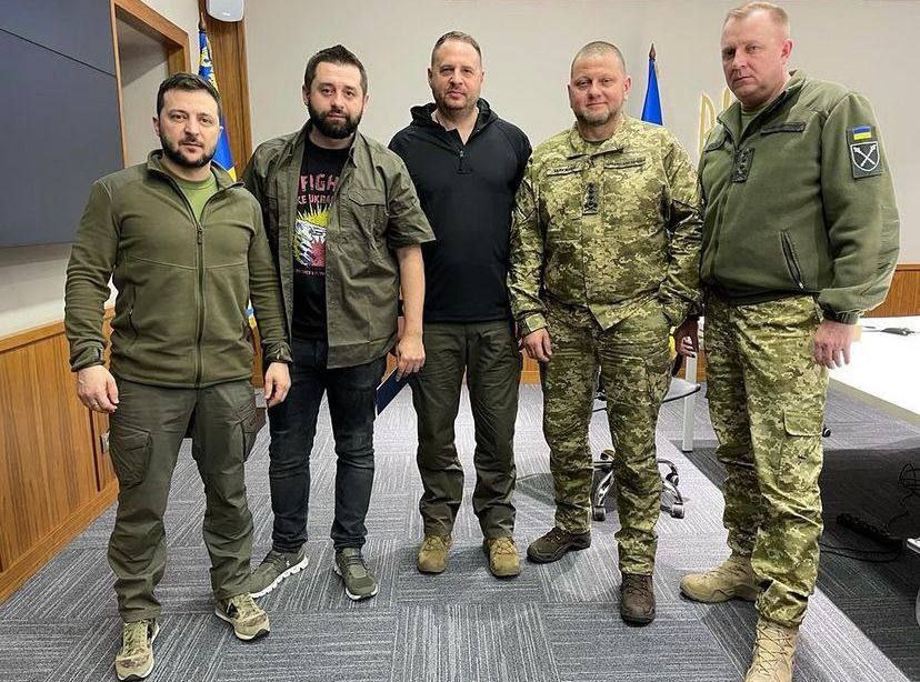 FQJHujAXsAIBjuP?format=jpg&name=900x900