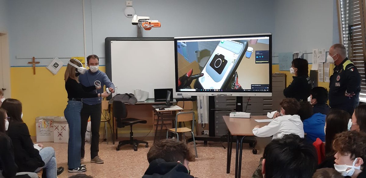ProCivPiemonte's tweet photo. Progetto Risk-Act: in gioco con i ragazzi della classe terza B dell'istituto Comprensivo di Revello, dove oggi si è svolto il terzo incontro del progetto #riskact. Gli alunni hanno "giocato" con il videogioco realizzato da @PoliTOnews con @ProCivPiemonte https://t.co/H2KvSLSVSU