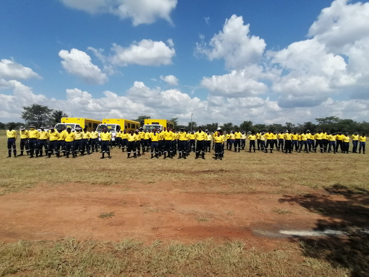 wo_fire's tweet photo. Working on Fire third group from Blouberg; Lepelle-Nkumpi; Molemole; Aganang and Mamabolo Bases in Limpopo gathered for their Yellow Card Training Camp in preparation for the #WinterFireSeason_2022 at Leseding Base in Vaalwater.
#WOF_LIM
#YCTC
#FireReadiness
@environmentza https://t.co/6McVJtDx7D