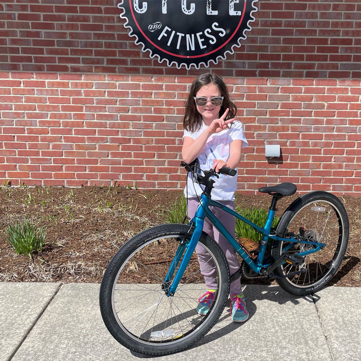 BloomingtonCycl's tweet photo. Charlotte said she wasn’t stoked on a new bike day pic…, but when Caryn offered her some fresh sunglasses🕶… she said “let’s do this✌🏻”

Hoping this new Specialized Jett is fast enough to keep the paparazzi away 📸 https://t.co/plZWEyMwkG

#specializedjett #morekidsonbikes https://t.co/OpDnA0GDoI