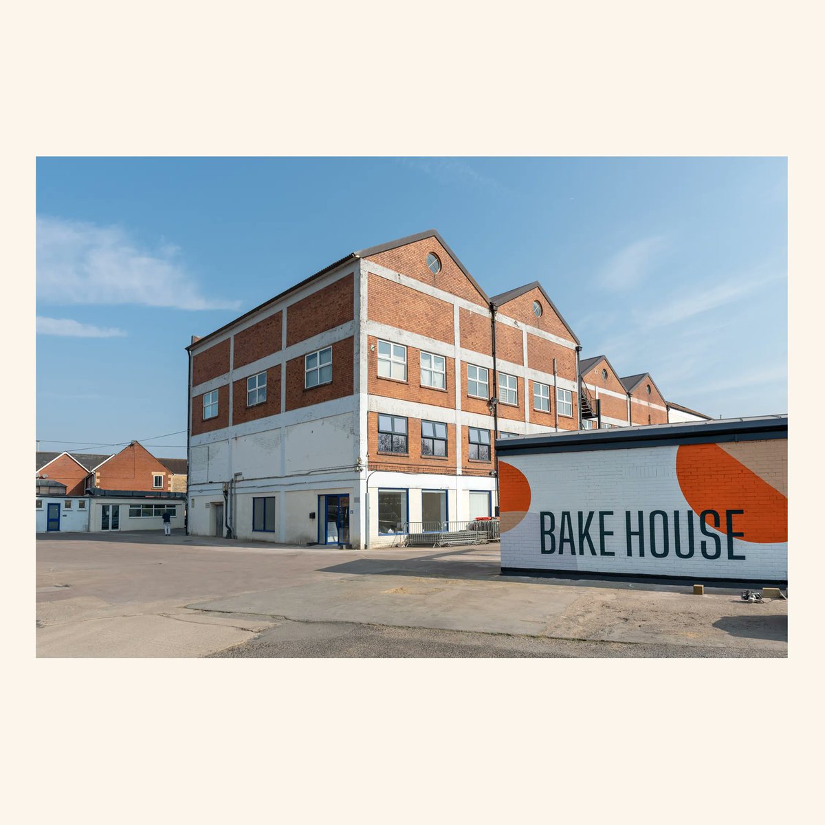 G O O D  L O A F   C A F É   O P E N I N G   F R I D A Y  15th A P R I L, 8.30am to 3pm. 
The Good Loaf Cafe are giving away a free cupcake to the first 30 customers on Friday! You don’t have to have a dog to qualify 😁
#avonsidewilts #melksham #wiltshirelife #newcafe #bakehouse