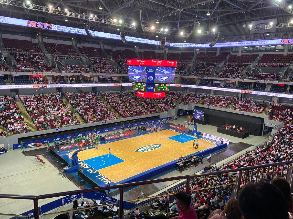 inquirerdotnet's tweet photo. LOOK: UAAP fans wear pink to show their support for presidential candidate Vice President Leni Robredo and her running mate Senator Kiko Pangilinan during the Ateneo-La Salle basketball game on Tuesday, April 12. #VotePH #OurVoteOurFuture | 📷Team Leni Robredo https://t.co/OJHTBQoy6J