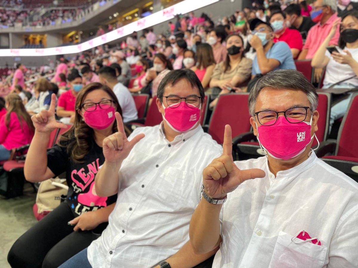 inquirerdotnet's tweet photo. LOOK: UAAP fans wear pink to show their support for presidential candidate Vice President Leni Robredo and her running mate Senator Kiko Pangilinan during the Ateneo-La Salle basketball game on Tuesday, April 12. #VotePH #OurVoteOurFuture | 📷Team Leni Robredo https://t.co/OJHTBQoy6J