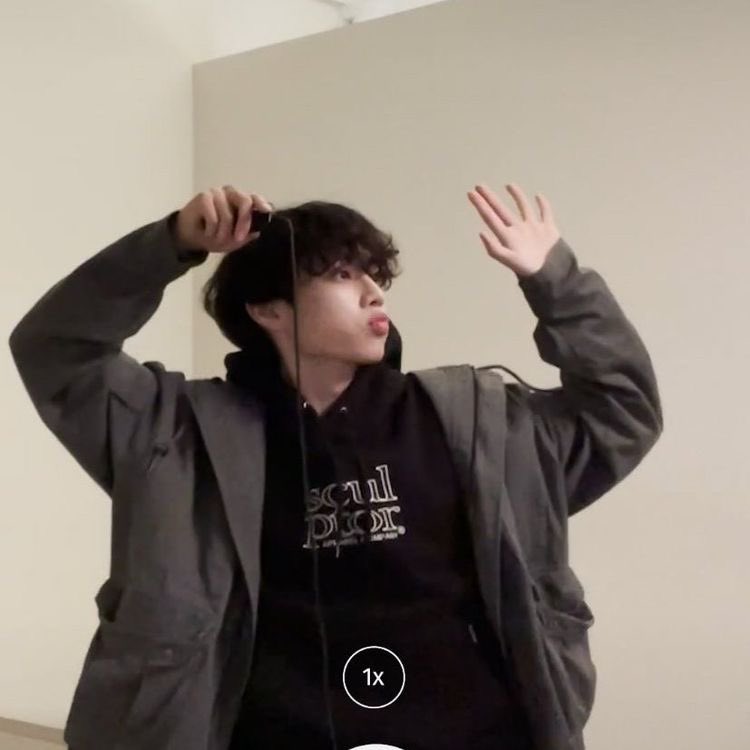 httpksunwoo's tweet photo. happiest birthday to our amazing and talented sunwoo 🎂 i hope he has the best bday ever <3 https://t.co/kHOz9rH05O
