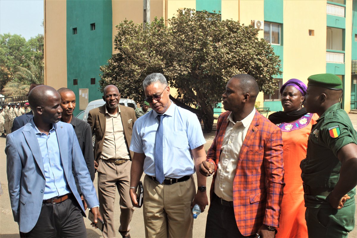 BoCEJGuinee's tweet photo. Visite dans l'après-midi de ce lundi 11 avril de la mission de supervision de la #Banque_mondiale du #Projet_BoCEJ, dans les locaux de l'Agence du Service Civique et d'Action pour le Développement (#ASCAD), une autre institution de formation bénéficiaire du #Fonds_compétitif. https://t.co/FOx9ruiZXW