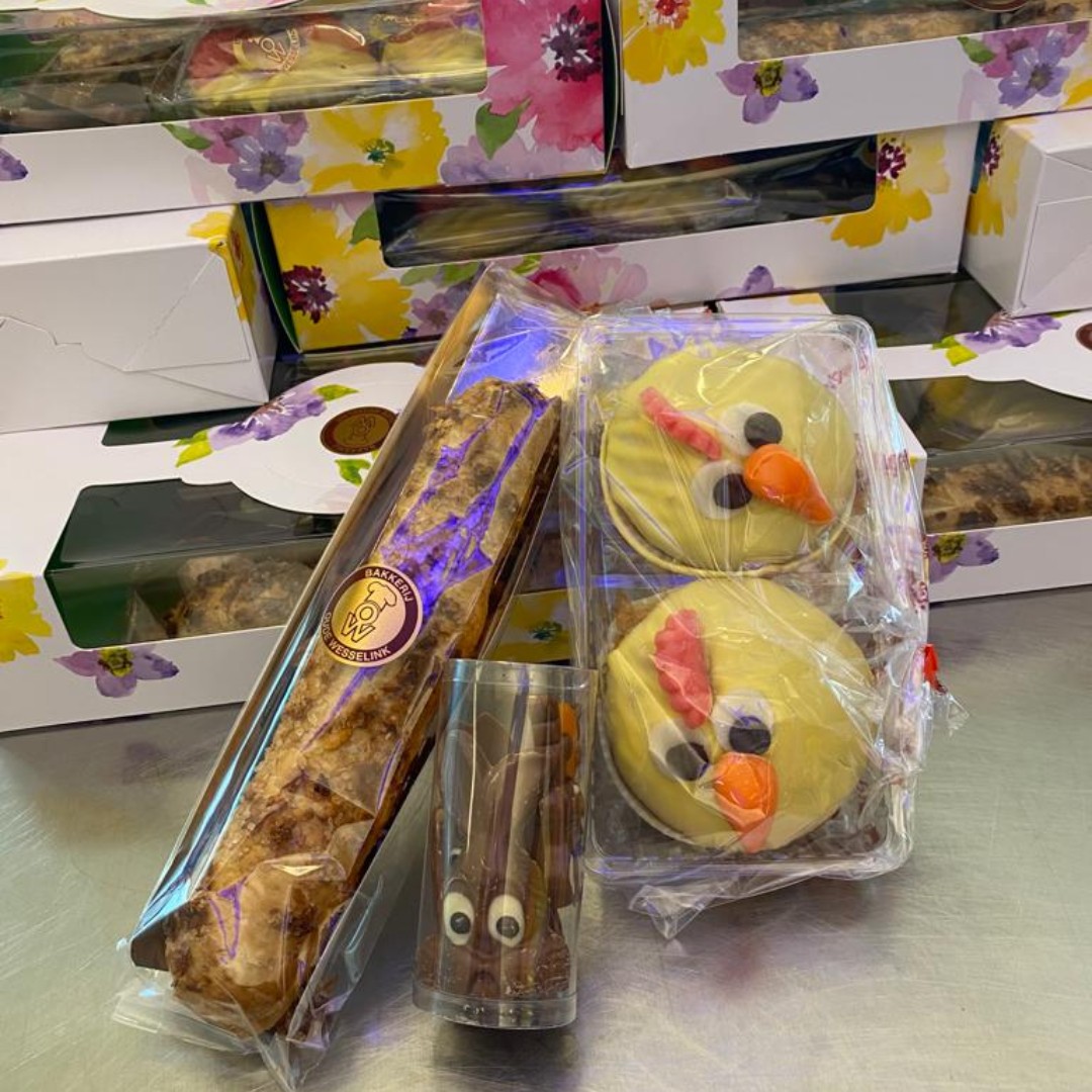v_mondzorg's tweet photo. We zijn door onze personeelsvereniging verrast met een heerlijke paasattentie 😍 Dat wordt smullen!

#volledigmondzorg #verhagenvolledigmondzorg #VerhagenMondzorg #groenlo #Aalten #winterswijk #tandarts #pasen #tandartspraktijk #attentie https://t.co/sChV7LtyvJ