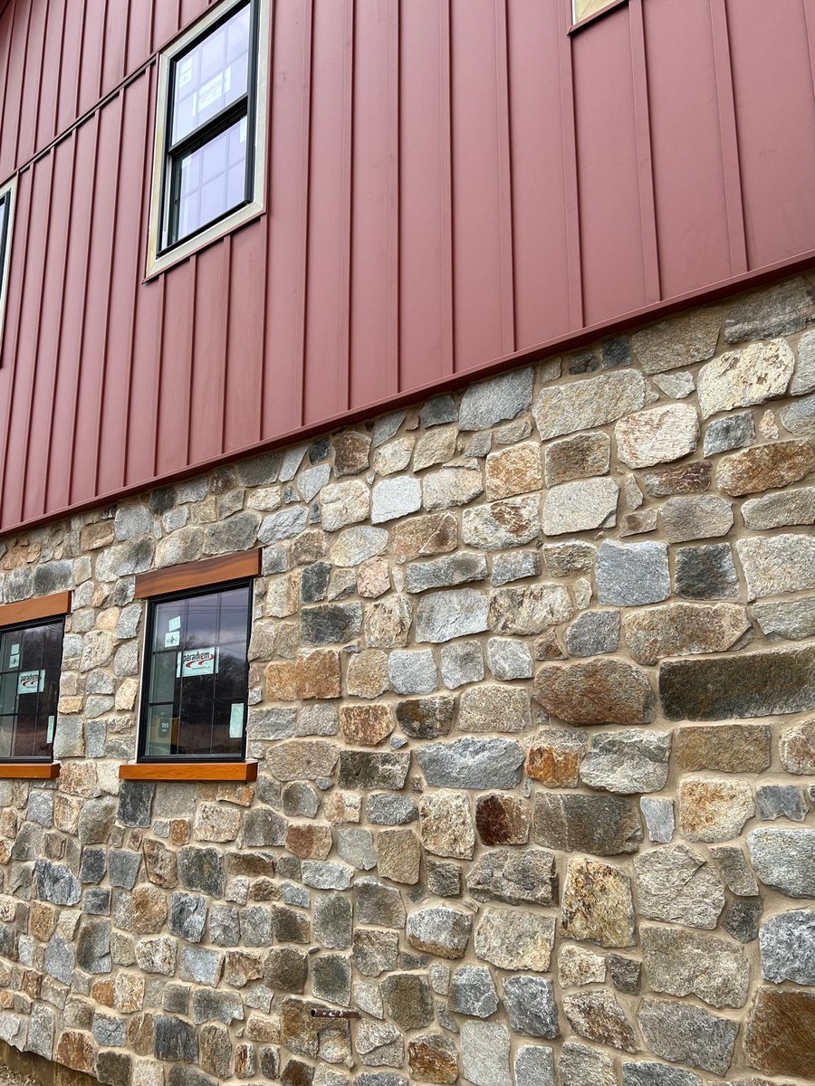 QuarryCutStone's tweet photo. QuarryCut Stone - Crystal Creek - Squares &amp; Strips. #QuarryCut #QuarryCutStone #QuarryCutVeneer #StoneVeneer #VeneerStone #RealStone #ThinStone #ThinStoneVeneer #BuildingStone #CustomHomes #AmericanStone #AmericanQuarries #AmericanOwned #Masonry #StoneMasonry #StoneMason https://t.co/pTLIGfpSd1
