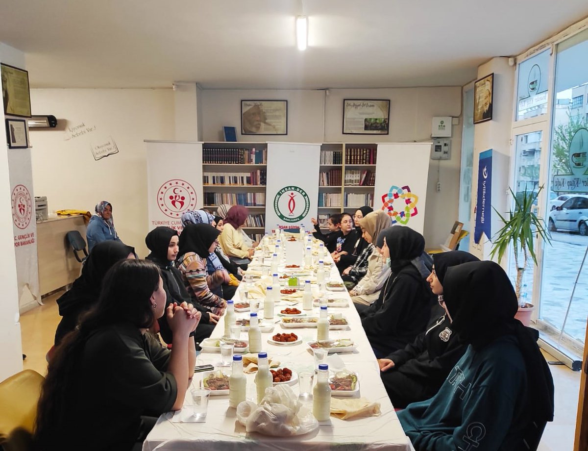 Dün akşam liseli kız öğrenciler, İnsander Kitap Kafede düzenlediğimiz iftar programında iftar ettiler.
<a href="/iyilikdernegi/">İyilik Derneği</a> <a href="/der_sanl/">Şanlıurfa İnsan-Der</a> <a href="/insanderKahve/">İnsander Kitap Kahve</a>