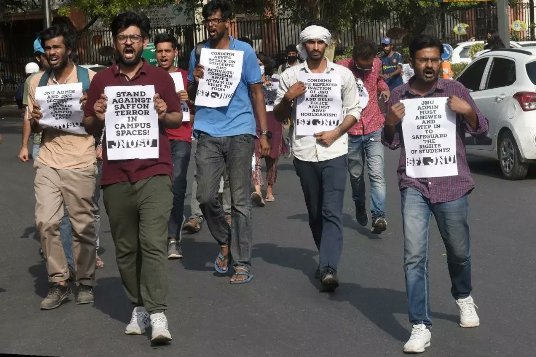 SfiDelhi's tweet photo. Stand Against ABVP Violence in JNU &amp; communalisation of campus space!

SFI activists towards Delhi police headquarters &amp; later detained by the police on 11th April.

#NoToViolence #NoToCommunalism #JNU #Delhi #SFI https://t.co/ZrA4d1N3H0