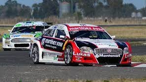 7 años atrás y en Olavarría, el <a href="/TopRaceOk/">Top Race</a> corría su 2º fecha, con 2 competencias.
La 1º para <a href="/AgustinCanapino/">Agustín Canapino 🇦🇷</a> y la otra para <a href="/HKrujoski/">Humberto Krujoski</a> (su 1º victoria), ambos con Mercedes Benz.
Y en tanto, en la divisional Series, se imponían <a href="/fabianflaque/">Fabian Flaque</a> (Mercedes) y <a href="/Lukitasguerra/">Lucas Guerra</a> (Línea).