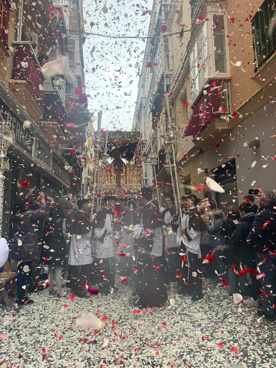 lucasjhuesa's tweet photo. La única lluvia de ayer https://t.co/73Lsa1OavC