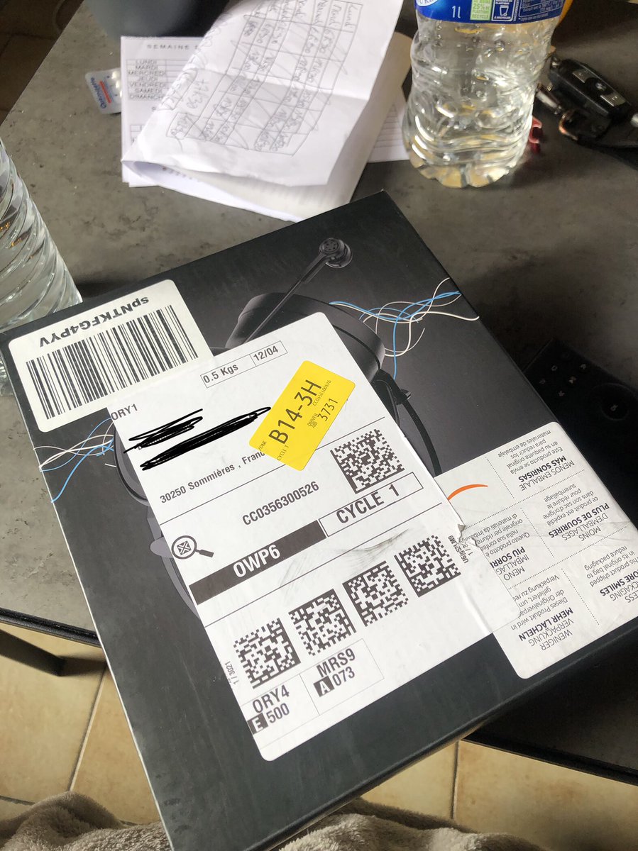 klara_agn's tweet photo. Merci @AmazonNewsFR pour ce nouveau packaging 👌🏽
Très rassurant sur le fait de recevoir sont colis vide, ou de ne rien recevoir dutout. https://t.co/wTU59q0Li6