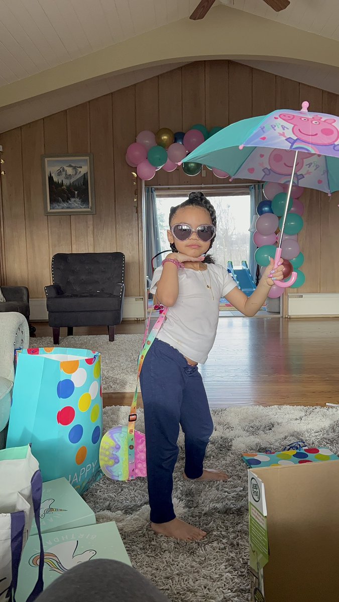 My daughter is officially a big girl. And apparently one who knows how to vogue 😂