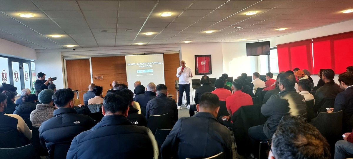 A real opener for us last night at the #SouthAsianFootballNetwork event held at @leytonorientfc 
Always encouraging to see @BCFC representation when away from home.💙
Big shout out to @JakeMalbasa & @Toni73015101 for making the trip!
#bcfc #keeprighton