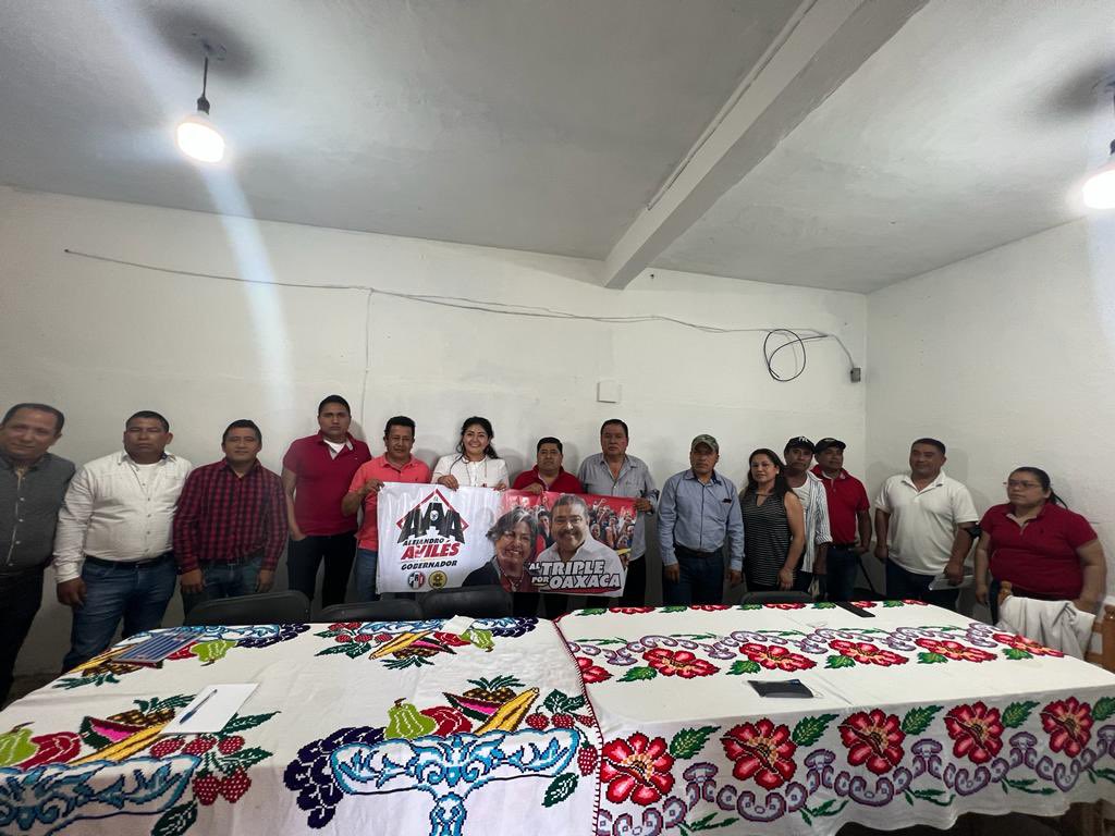 lizconcha's tweet photo. Las y los priistas de Santa María Chilchotla me hicieron saber que están firmes con @_AvilesAlvarez para ganar este 5 de junio. ¡Todas y todos unidos para que los apoyos lleguen #AlTriplePorOaxaca! 

¡ #ElTripleAGobernador! https://t.co/41h3nNOBBU