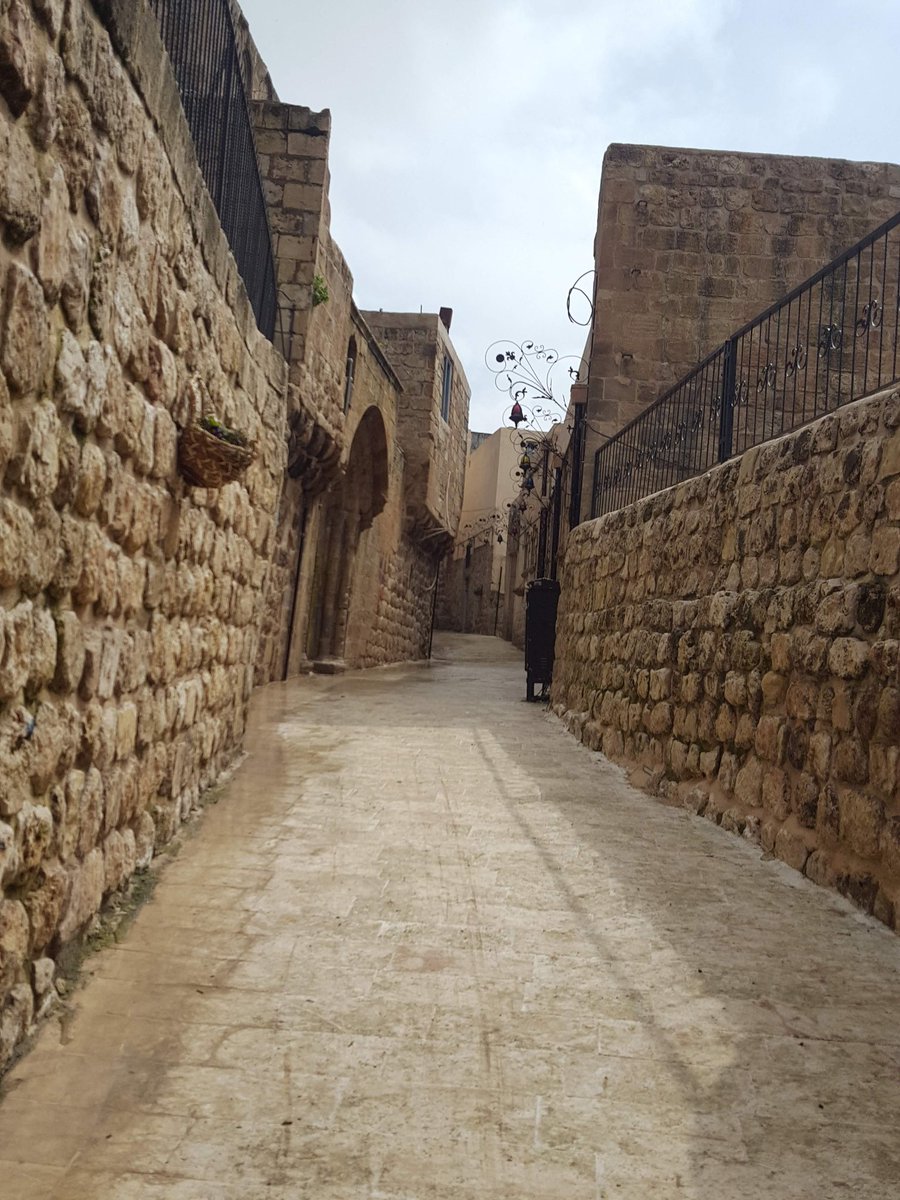 Bir insan..
Bilmiyorsa ne istediğini, hem seni ziyan eder hem kendini.
Dibini görmediğin suya dalmadığın gibi, emin olmadığın sevgiye de teslim etme kendini.
Hz.Mevlana 
Huzurla sevgiyle ve dua ile kalın.

#Ramazan
#Oruc