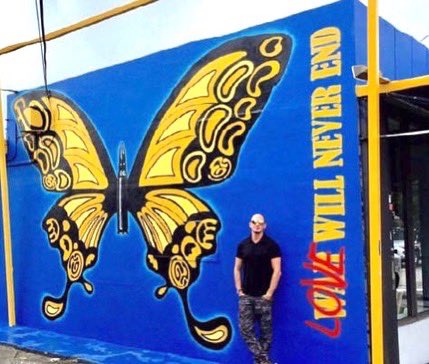 RubemRobierbArt's tweet photo. - I painted this “WAR(LOVE) WILL NEVER END” mural in 2016 For @ArteFundamental in Miami. The words got a deeper meaning now by the horrible reality in Ukraine. Even in War, Love Will Never End! choosing the Ukrainian flag colors in 2016 gives me goosebumps. #standwithukraine 🇺🇦 https://t.co/YJ5T4fjbWQ