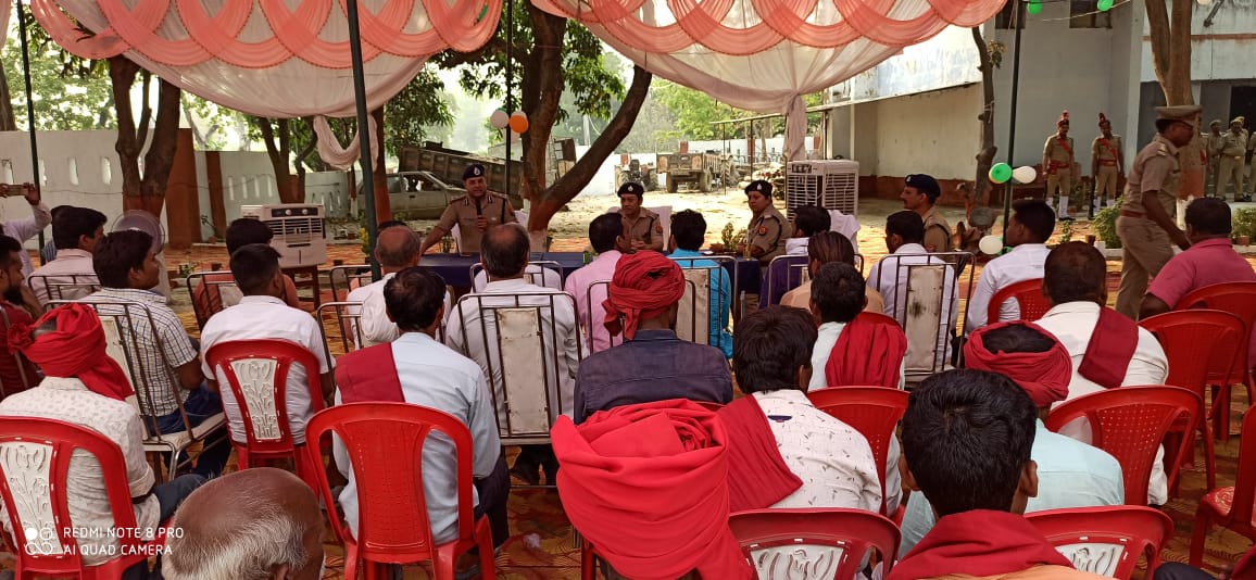 balrampurpolice's tweet photo. #वार्षिक_निरीक्षण_2022
#Digdevipatan महोदय द्वारा को0गैसड़ी में संभ्रांत व्यक्तियों/प्रधान/ग्राम प्रहरियो के साथ गोष्ठी कर क्षेत्र में शांति/सुरक्षा के दृष्टिगत पुलिस का सहयोग कर अपराधिक तत्वों की रोकथाम हेतु उसकी सूचना स्थानीय पुलिस को अवगत कराने की अपील की गई।
#BalrampurPolice https://t.co/GUqMYwtgsp