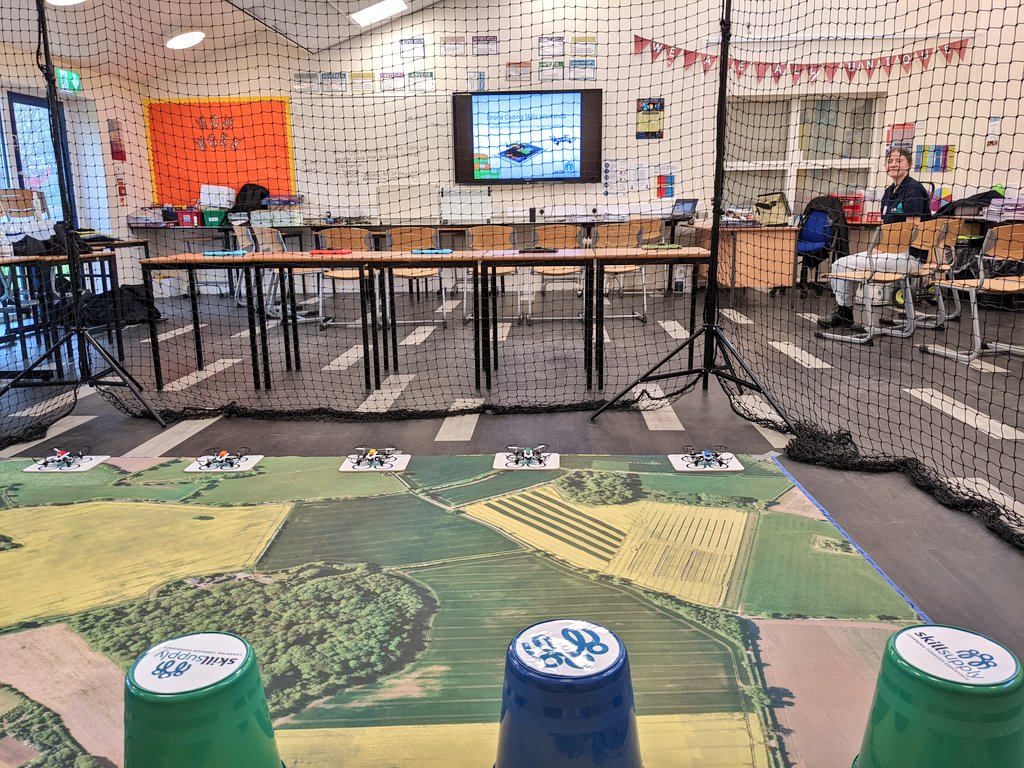 skillsupplyuk's tweet photo. Another awesome #drone #coding sessions with learners @StThomasMoreCA supported by @HUBBFoundation_ #GirlsWhoCode #stem #boyswhocode #droneskills #StokeOnTrent https://t.co/HWUDMqBOOz