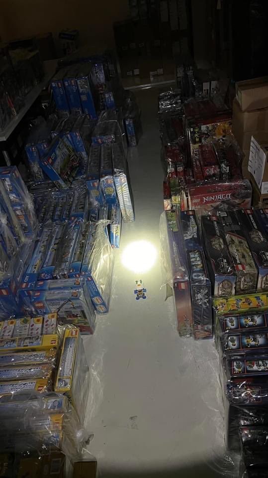 LetsGoLEGOShop's tweet photo. 神秘的貨倉~當然會有事發生~
#Comingsoon #LetsGoCreate #190NathanRoadhk https://t.co/Hkn05709kY